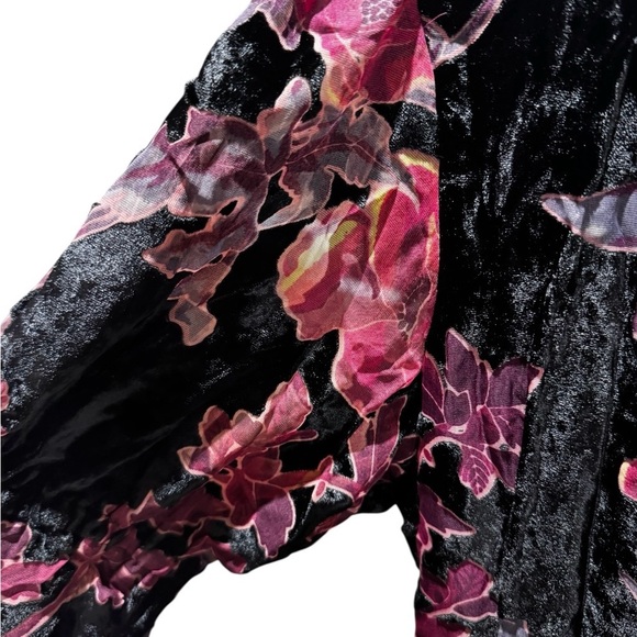 Hutch Elegant Black and Pink Floral
Maxi Floral Wrap Dress - Picture 10 of 12